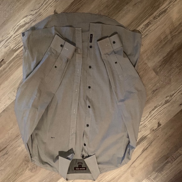 MK button down - Picture 1 of 2